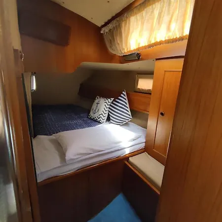 Dormire In Barca A Vela