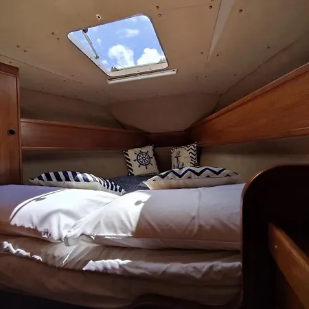 Dormire In Barca A Vela *