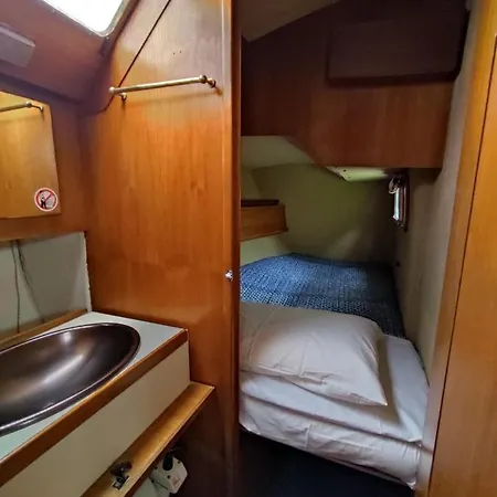 Dormire In Barca A Vela