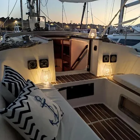 Dormire In Barca A Vela