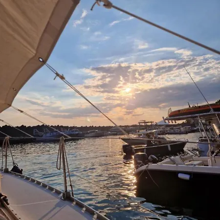 Dormire In Barca A Vela * ماراتييا