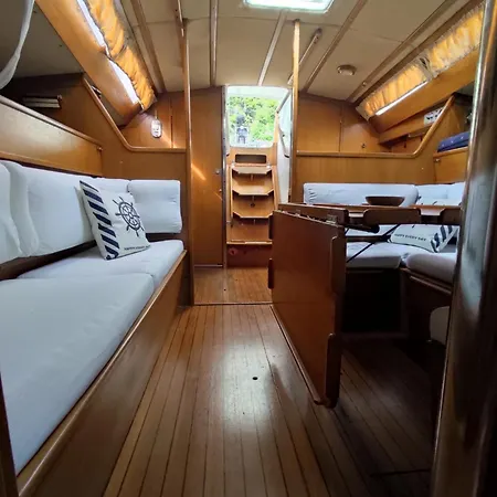 Dormire In Barca A Vela ماراتييا