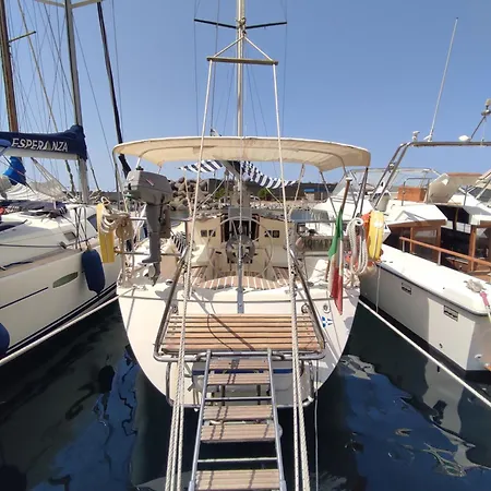 Dormire In Barca A Vela *