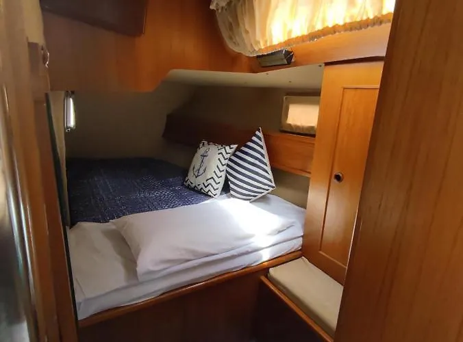 Dormire In Barca A Vela