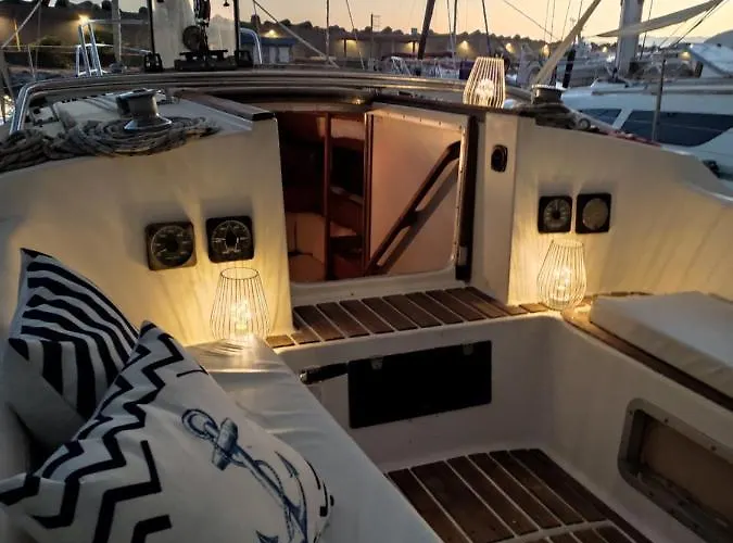 Dormire In Barca A Vela