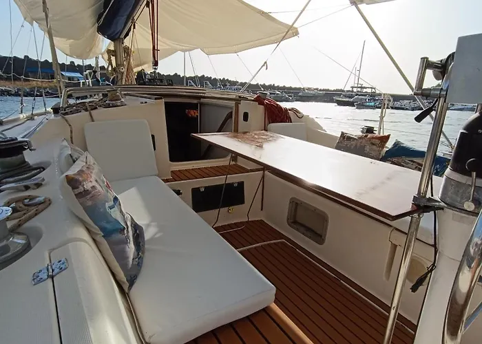 Dormire In Barca A Vela Bådhotel Maratea